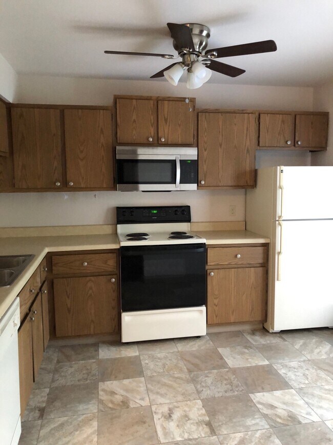 Village Square Townhomes Menomonee Falls, WI