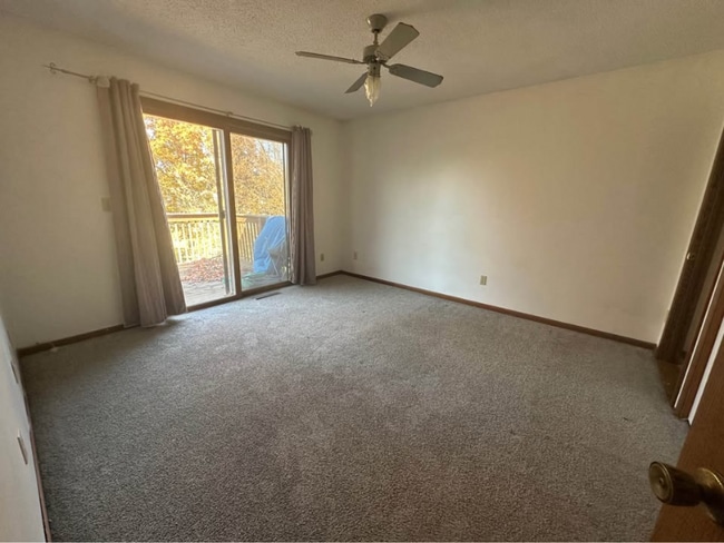 Building Photo - 2062 S Ridge Dr