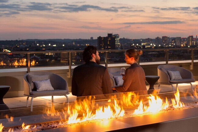 Building Photo - Penthouse luxury 1 bedroom located in the ...