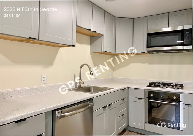 Building Photo - Light Rail Accessible Townhome- Northgate