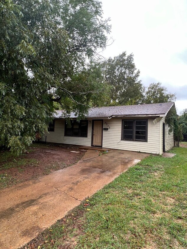 Foto principal - Bossier City! 3 bedroom with large extra b...