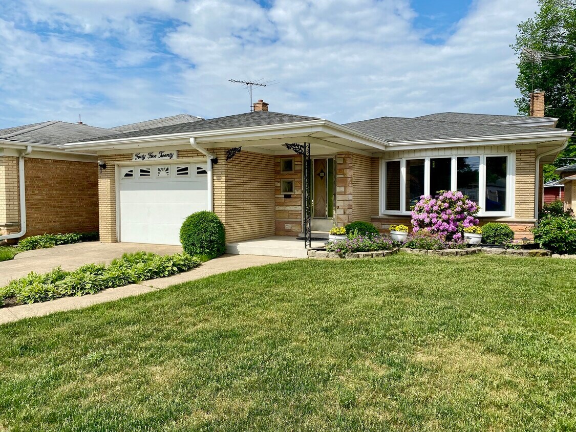 Foto principal - 4520 Thatcher Ave