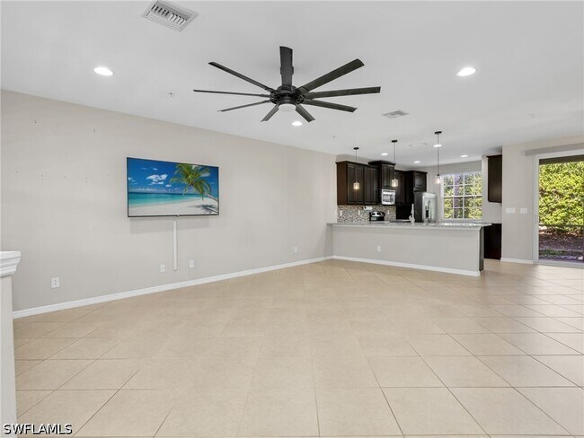 Foto del edificio - 8540 Violeta St