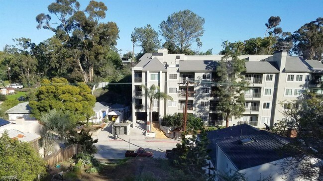 Building Photo - 2 br, 1 bath Apartment - 3427 Wilshire Ter