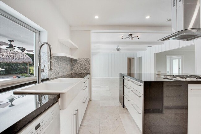 Foto del edificio - 7775 SW 145th St