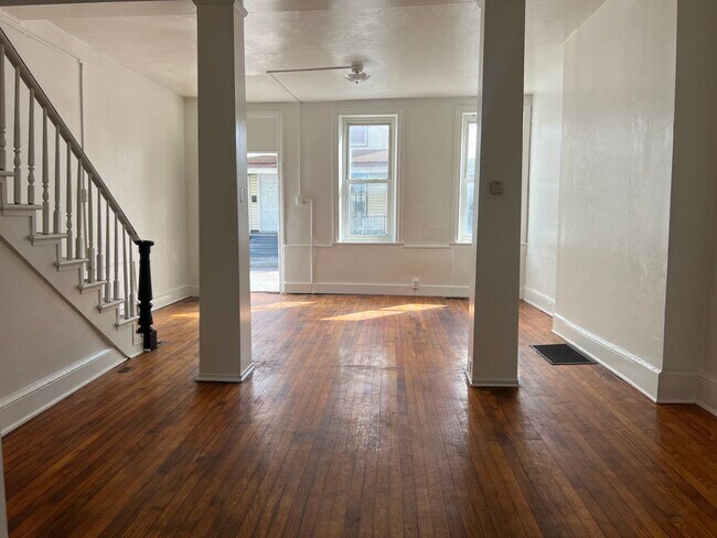 Foto del edificio - 3 bedroom home with large back yard