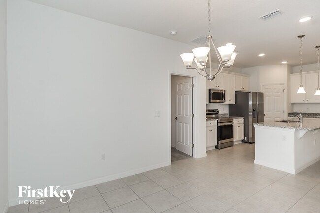 Foto del edificio - 568 Crown Rose Dr