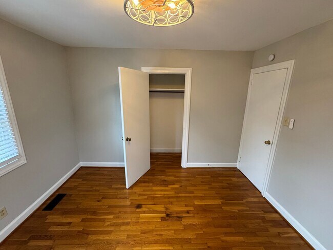 Foto del edificio - 2110 N Stewart Ave