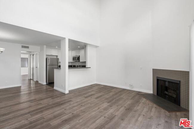 Building Photo - 6212 Fulton Ave