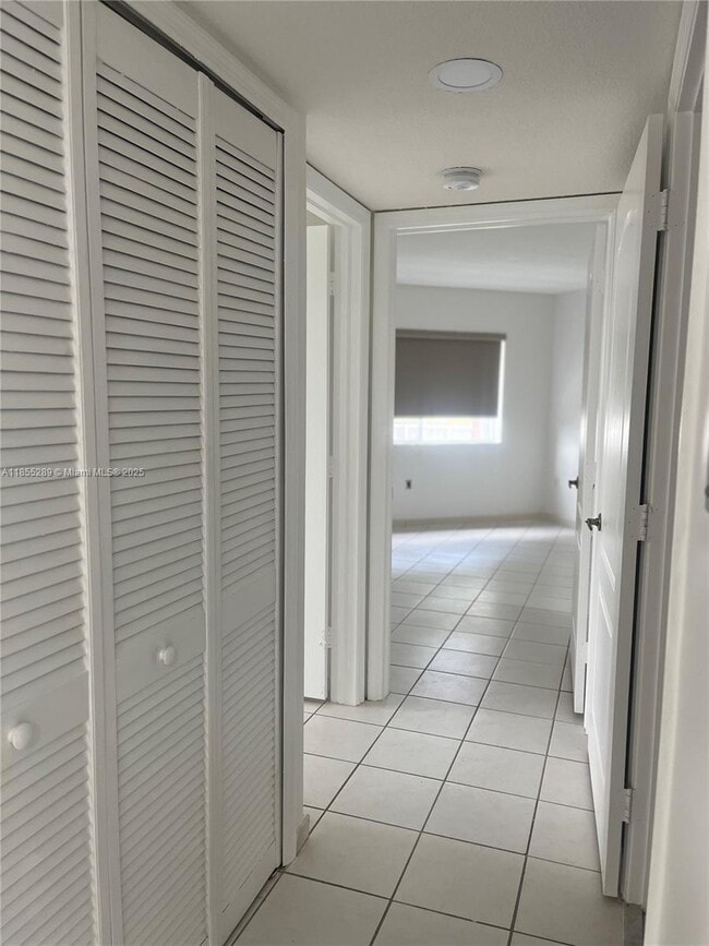 Foto del edificio - 4681 NW 9th St