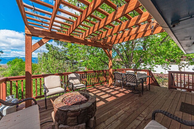 Building Photo - 3375 Montebello Dr W