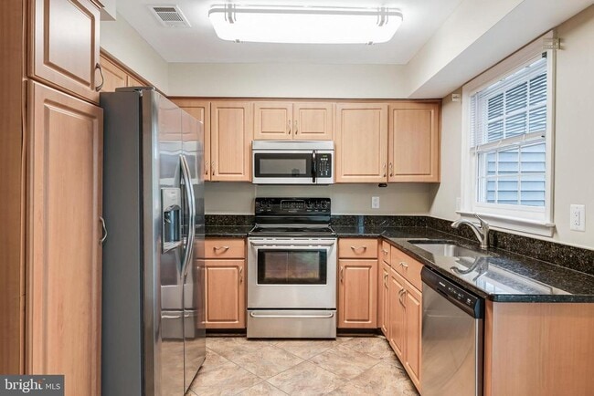 Building Photo - 8475 Canyon Oak Dr
