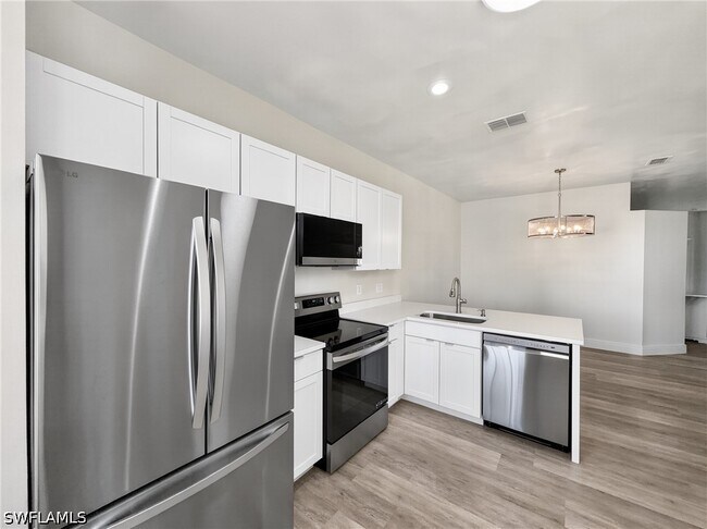 Building Photo - 9750 Sassafras Ct
