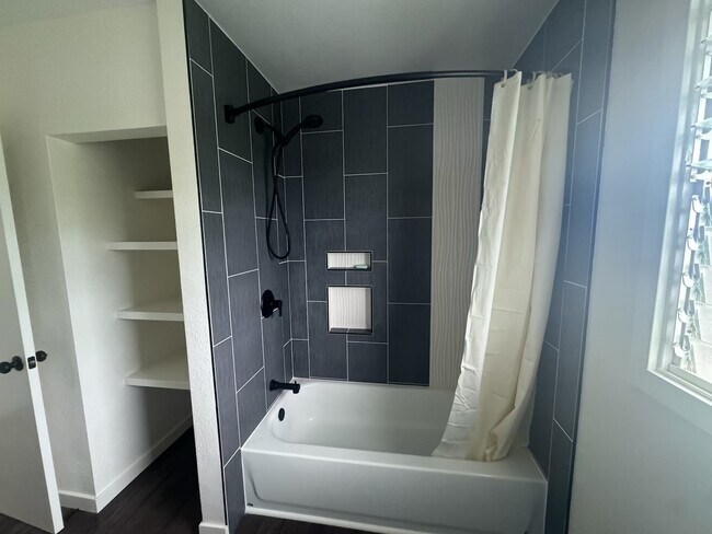 bathroom - 6496 Kawaihau Rd