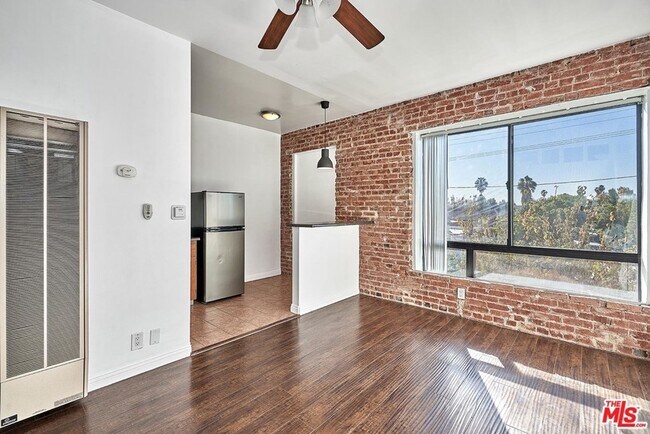 Foto del edificio - 5425 Santa Monica Blvd