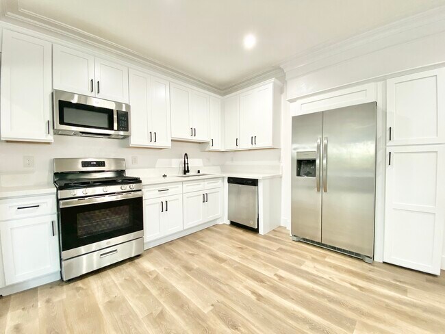 Building Photo - 2101 7th Ave