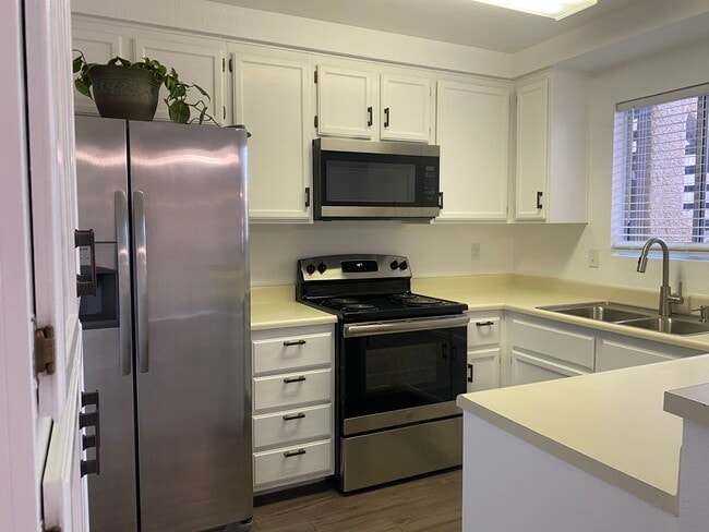 Building Photo - 2160 Highpointe Dr