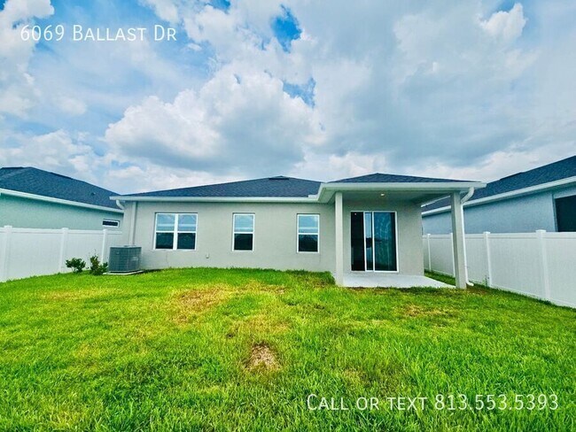 Foto del edificio - 6069 Ballast Dr