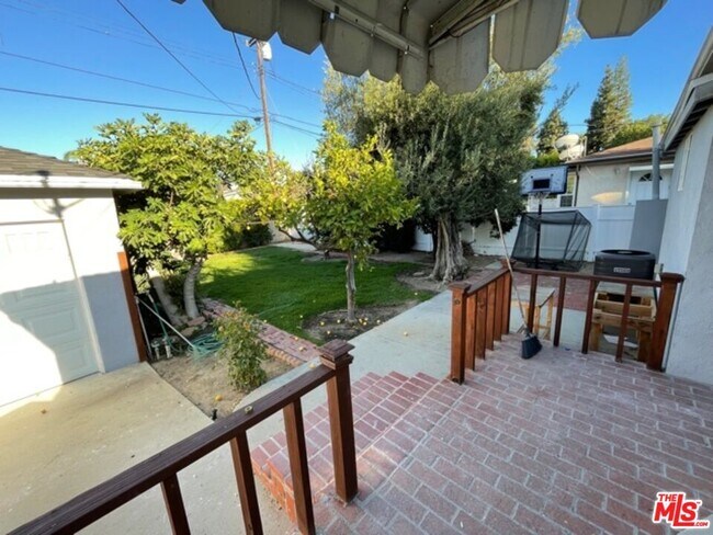 Foto del edificio - 5346 Rhea Ave