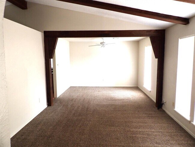 Foto del edificio - 4632 NE Dearborn Ave