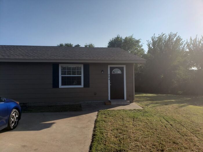 Large 2 Bedroom Duplex For Rent in Joshua !! House Rental in Joshua