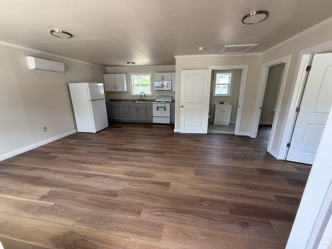 Building Photo - 6517 Daniels Fork