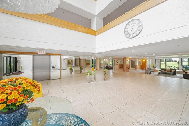 Foto del edificio - 16300 Golf Club Rd