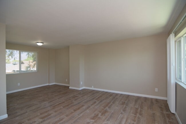 Building Photo - 933 N 7th Ave