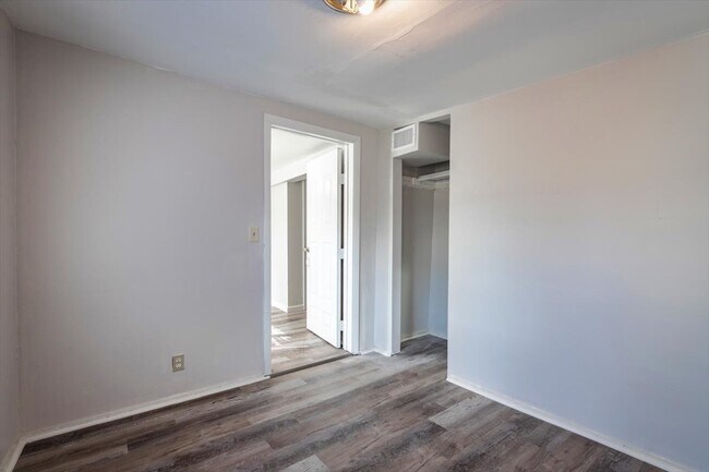 Foto del edificio - 531 New Berlin Rd
