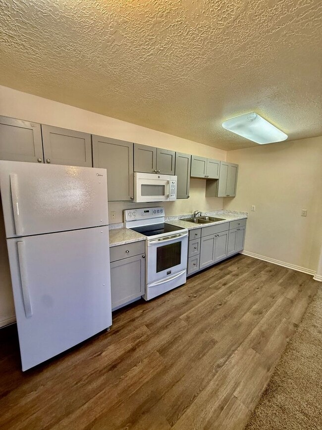 Foto del edificio - 2-BR Basement Apartment In Washington Includes utilities and all appliances