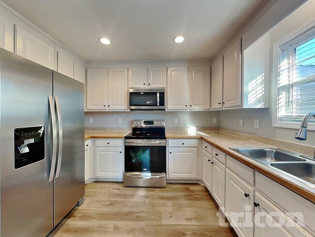 Building Photo - 1916 Roxey Ln