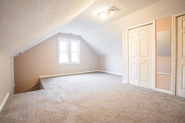 Building Photo - 908 Belmont Ave
