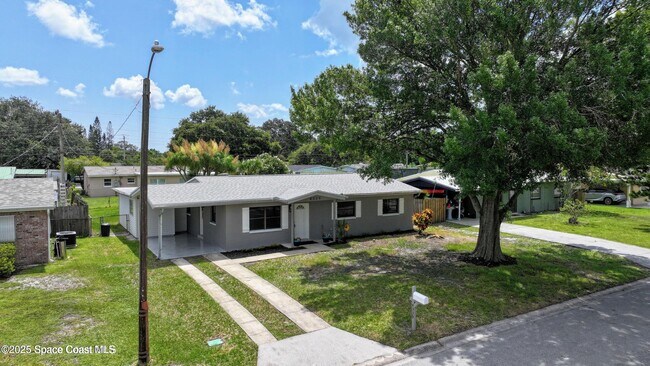 Foto del edificio - 4339 Plompton Dr