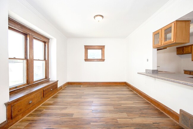 Building Photo - Convenient Showings — No Appointment Needed!