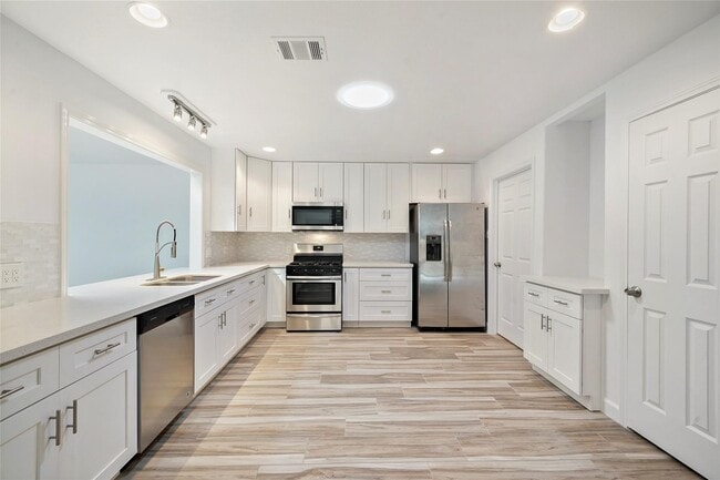 Foto del edificio - 914 Coachlight Dr