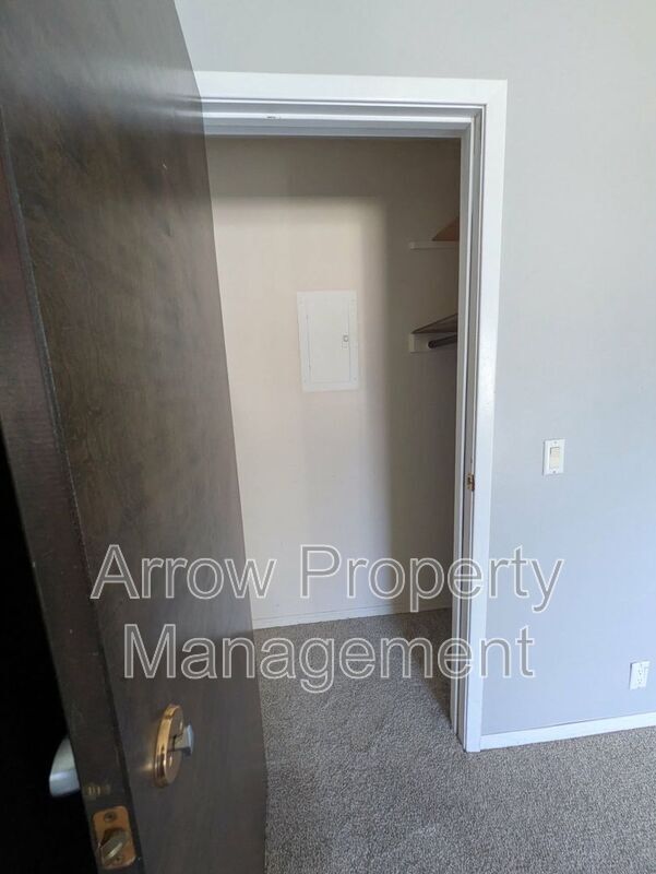 Foto del edificio - 1725 N Iowa Ave