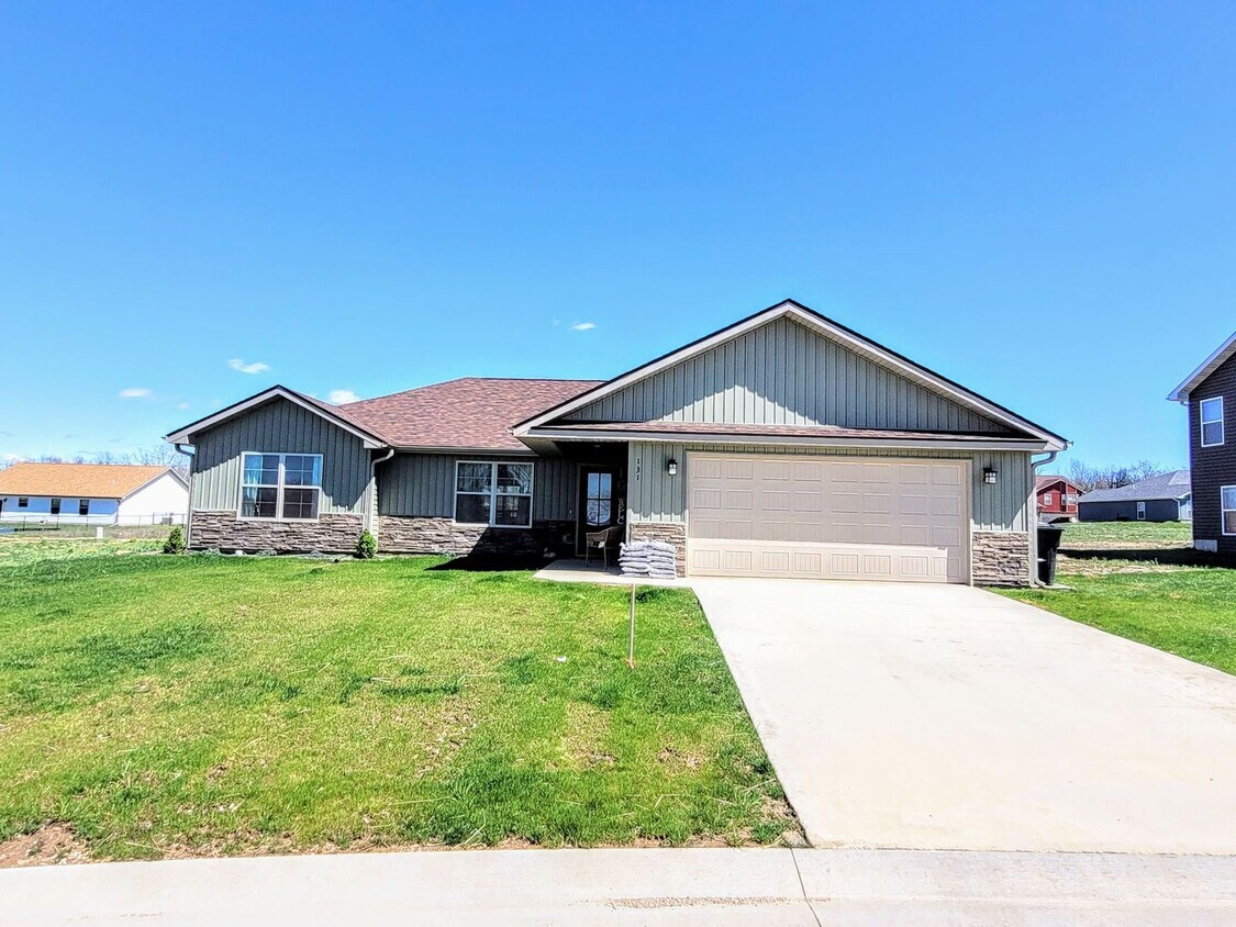 131 La Vista Dr, Waynesville, MO 65583 House Rental in Waynesville