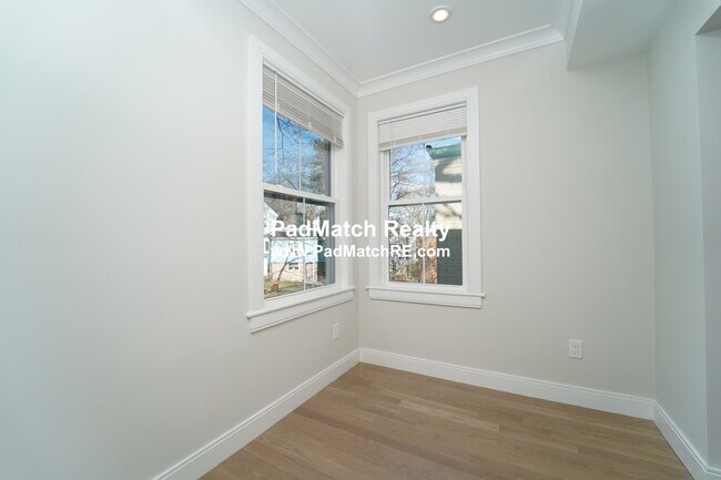 Foto del edificio - 47 Englewood Ave