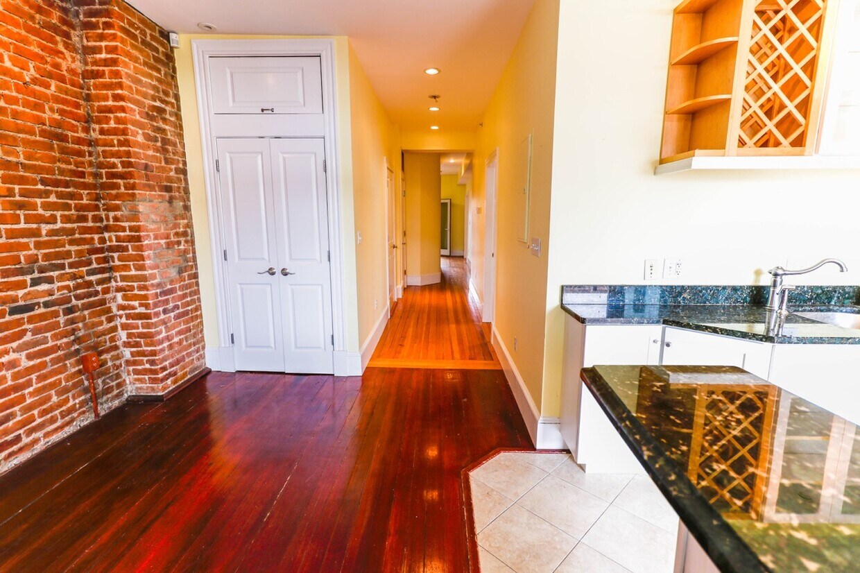 Foto principal - 116 Perkins St