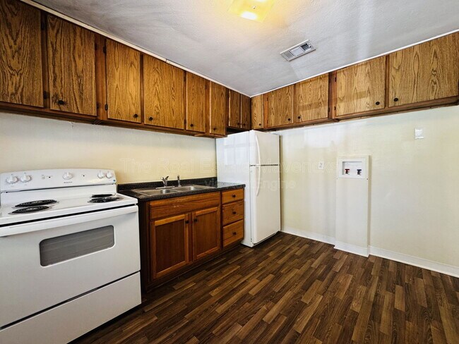 Foto del edificio - 5601 Belaire Dr