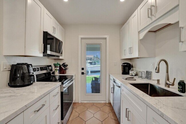 Foto del edificio - 2866 NE 30th St