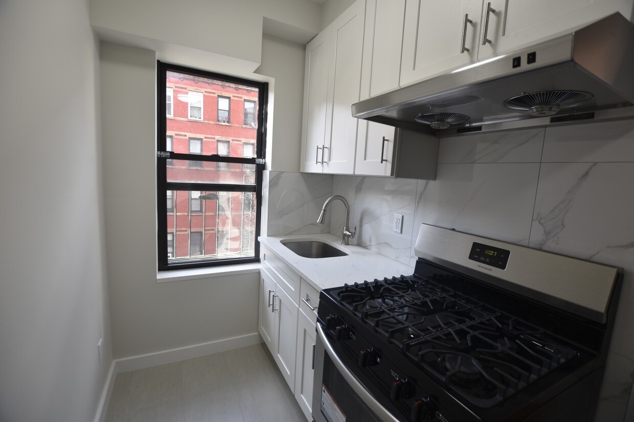Primary Photo - 80 Madison St