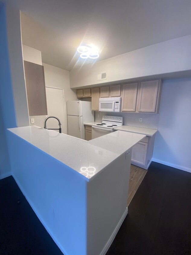 Foto principal - Nicely upgraded 1 bedroom on the South Strip
