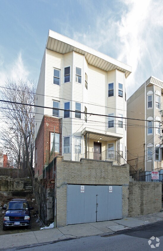 Primary Photo - 64 Jackson St