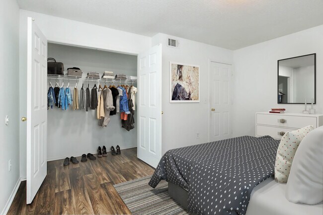 Foto del edificio - The Trails of Dickson Apartment Homes