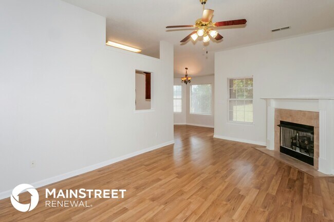 Foto del edificio - 8486 Clubview Dr