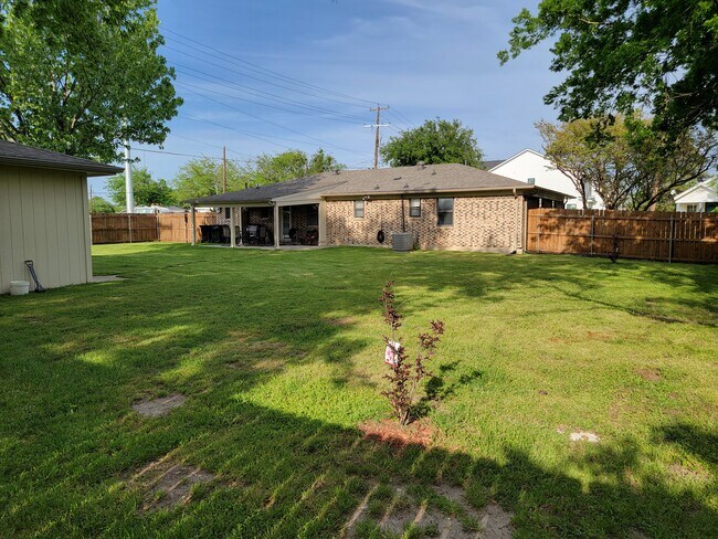 Foto del edificio - 2513 Brewster St