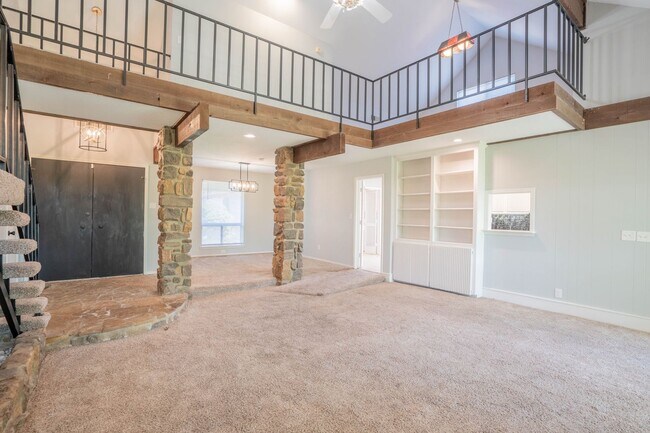 Foto del edificio - 4 Bedroom Home Available For Immediate Mov...