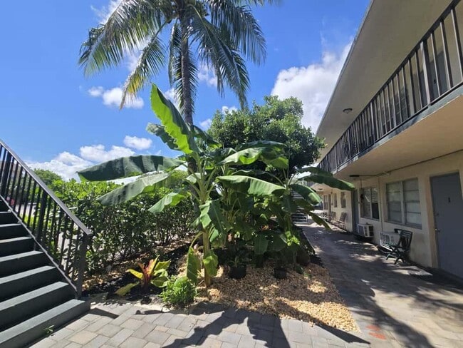 Building Photo - 620 S Broadway