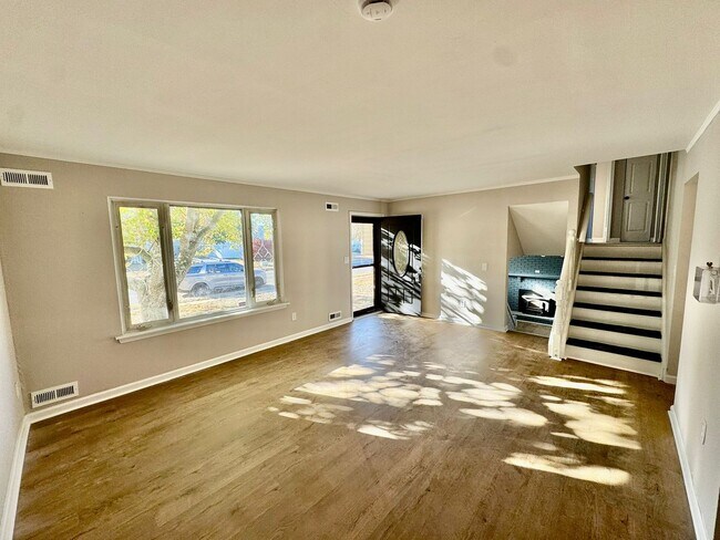 Foto del edificio - Charming 3-Bedroom, 1.5-Bath Home for Rent...